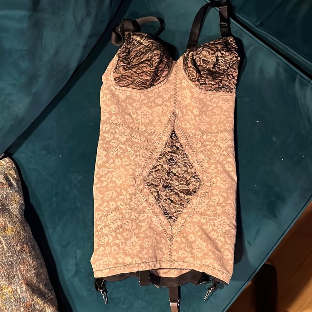 Rago shapewear brand NWT! 34 B (but could fit C as it has vintage shape cups)